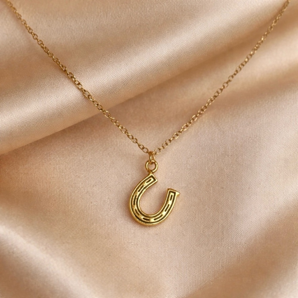 18K Gold Plated Stainless Steel Horseshoe Good Luck Charm Dainty Gold Necklace